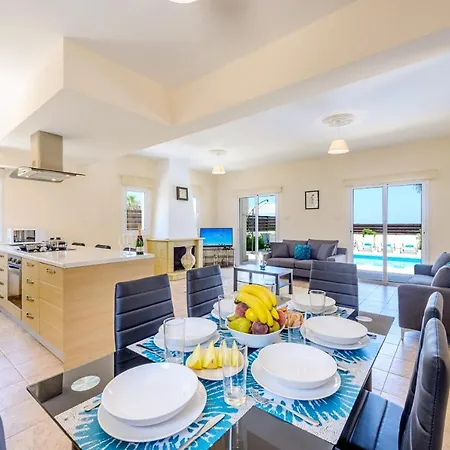 Irina Villa Paralimni